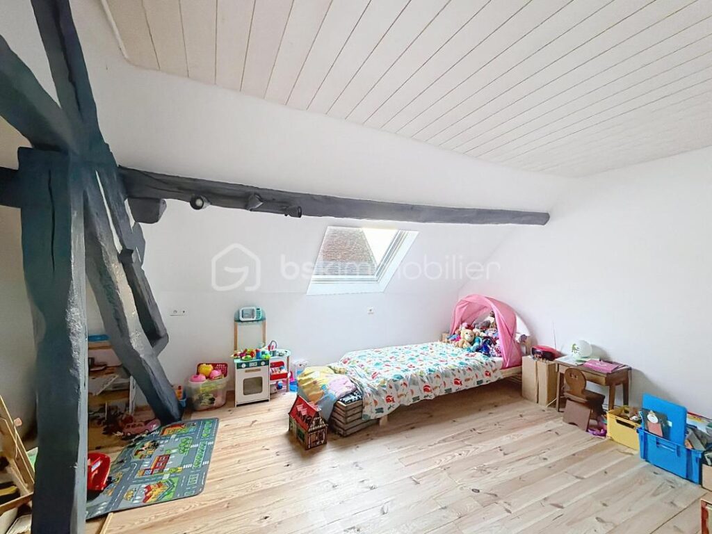 Maison Briarde de Caractère • 173 m² habitables • 2 200 m² de terrain • Entièrement rénovée – 7 pièces – 5 chambres – 173 m²