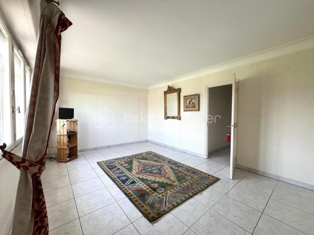 Maison 9 pièces – 9 pièces – 5 chambres – 282 m²