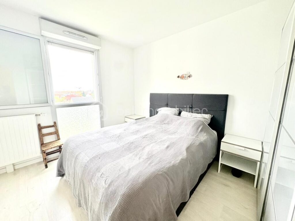 APPARTEMENT F4 LUMINEUX AVEC VUE DÉGAGÉE SUR LA TOUR DE MONTLHÉRY – 4 pièces – 3 chambres – 73 m²