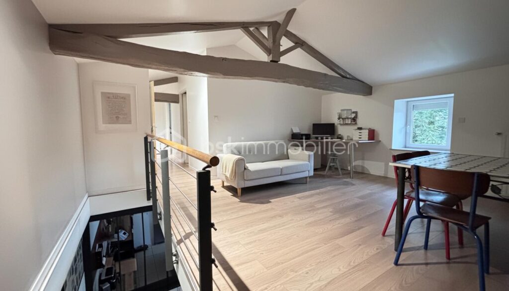 Longère avec vue dur la vallée – 6 pièces – 3 chambres – 200 m²