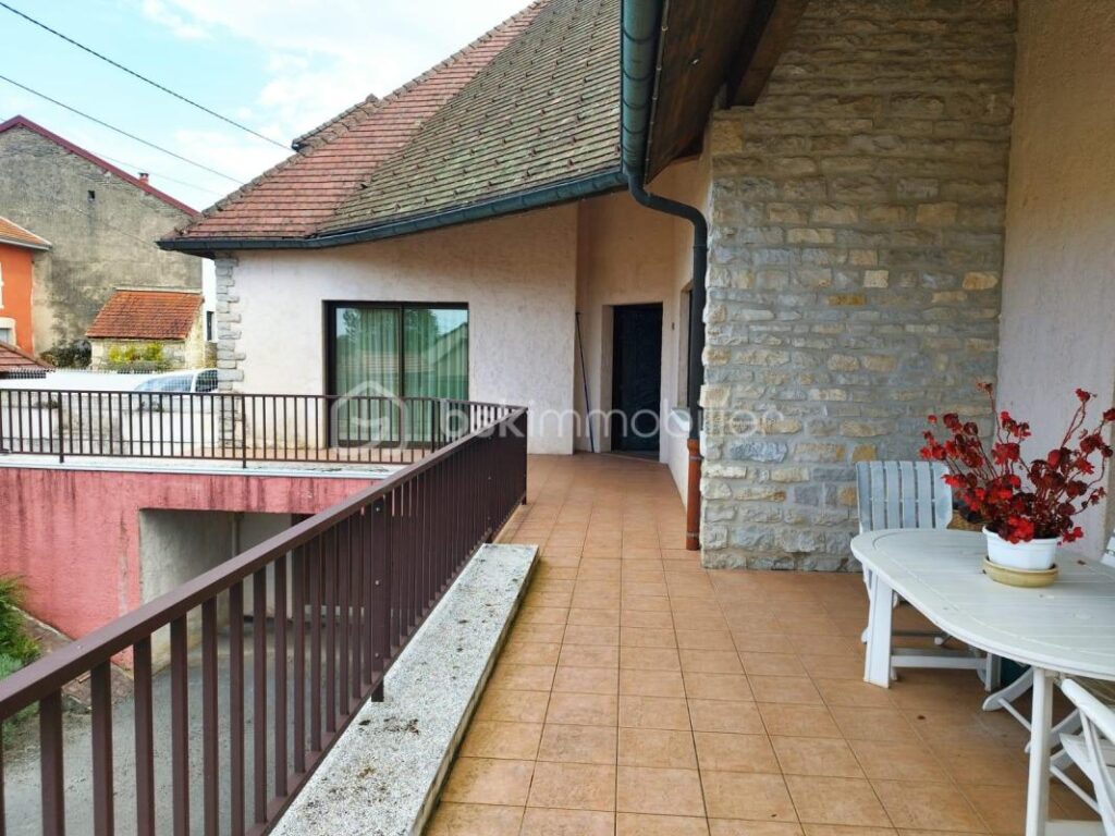 belle demeure de 420 m² sur grand terrain avec piscine – 11 pièces – 6 chambres – 422 m²