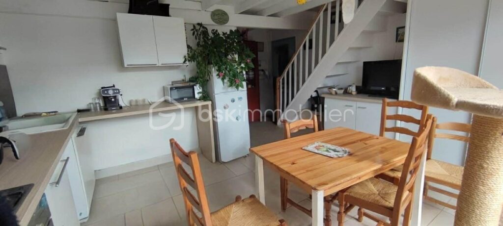 Maison de plain pied de 140m2, 5 pièces, 3 chambres avec gite de 65m2 – 7 pièces – 4 chambres – 205 m²