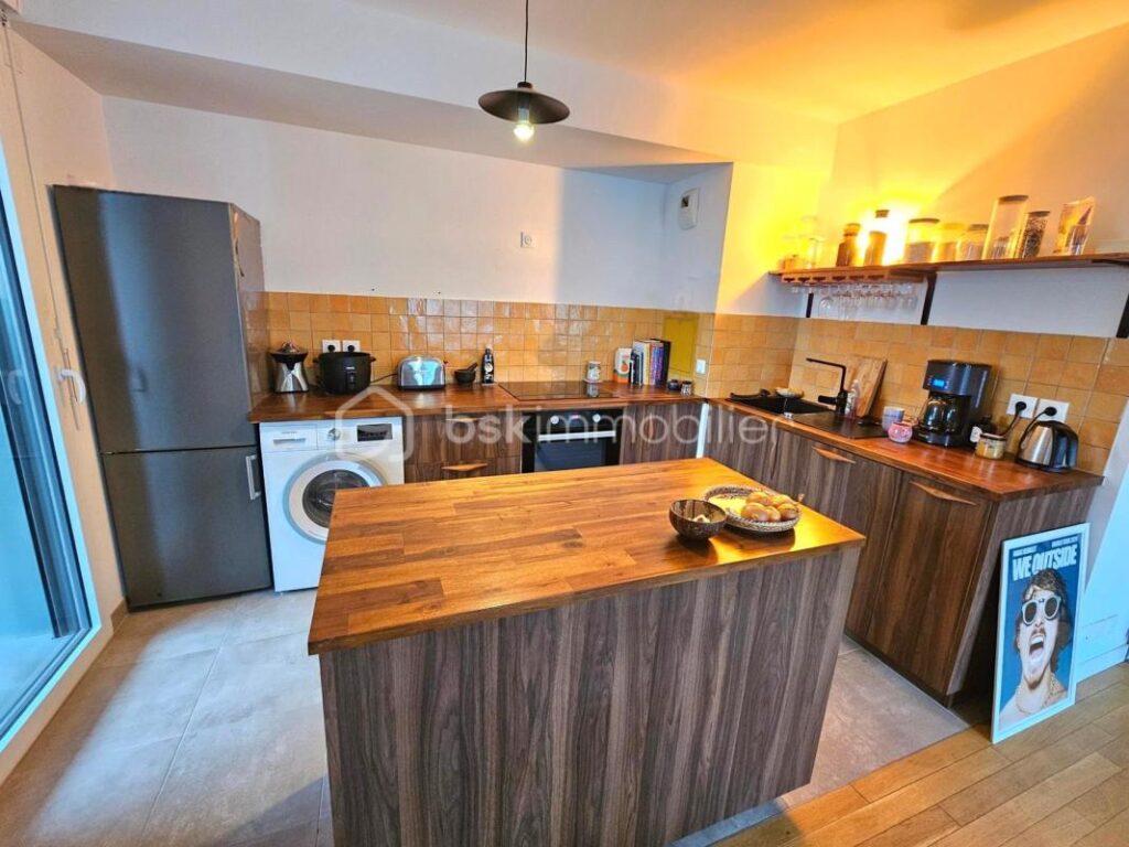 Appartement F3 DPE C 2023 vue canal de l’Ourcq terrasse 11m² parking – 3 pièces – 2 chambres – 66 m²