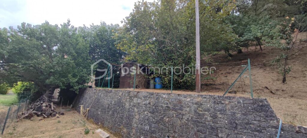 Maison 185 m2 à fort potentiel sur 3600 M2 – 7 pièces – 3 chambres – 120 m²