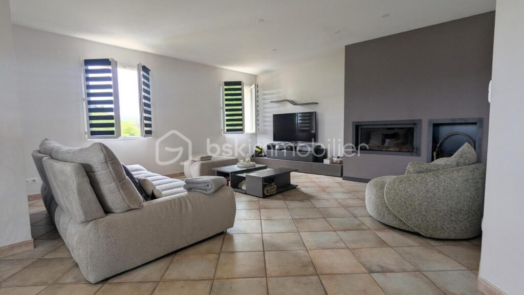 Élégante maison familiale avec piscine 220 m2 – vue imprenable – 8 pièces – 5 chambres – 220 m²