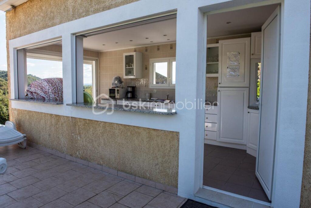 Villa, Gîte & 900 m² de Hangars à aménager – 16 pièces – 7 chambres – 340 m²