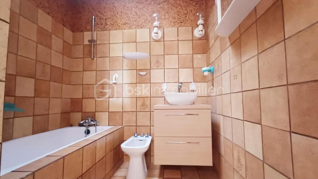 A VENDRE- Charmante maison avec vue dégagée sur la nature – 5 pièces – 3 chambres – 85 m²