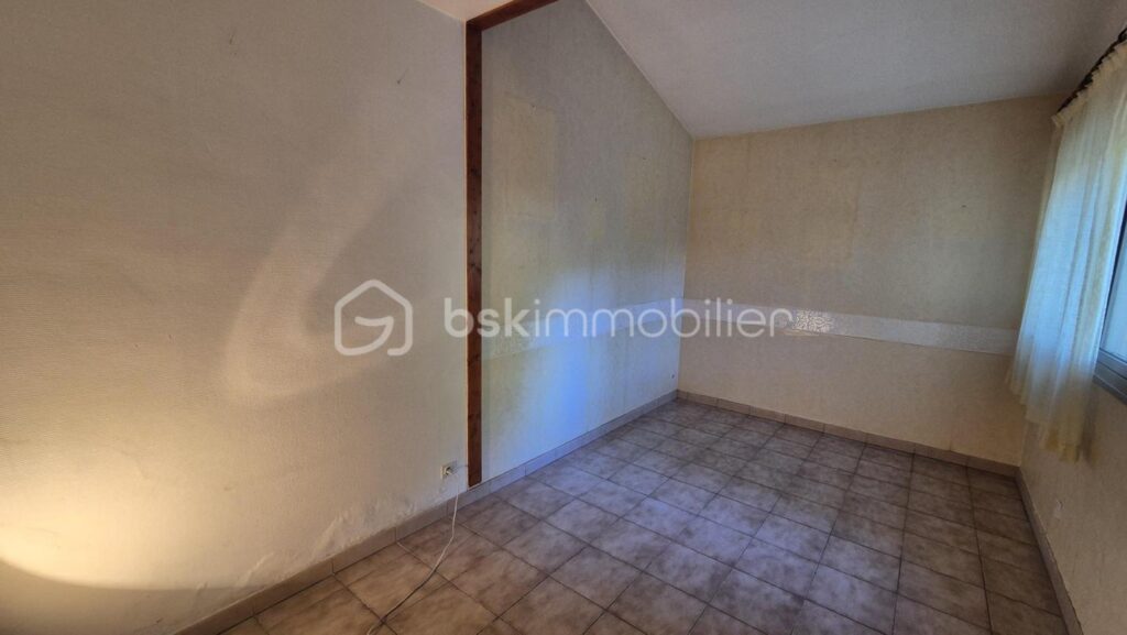 A VENDRE MAISON DEUX FACES TRAVERSANTE DE 152M² SUR TERRAIN DE 261M² A SAINT ANDRE – VUE SUR LES ALBERES – QUATRE CHAMBRES – GARAGE – CLIMATISATION REVERSIBLE – CHEMINEE – AUCUN VIS A VIS – 7 pièces – 4 chambres – 152 m²