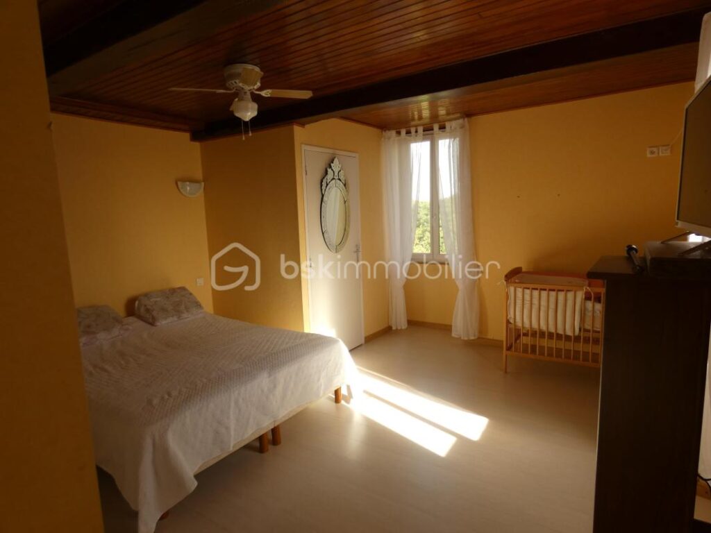 Maison gasconne 201 m2, 6 pièces avec dépendance sur un terrain d&rsquo;environ 5ha – 6 pièces – 5 chambres – 201 m²