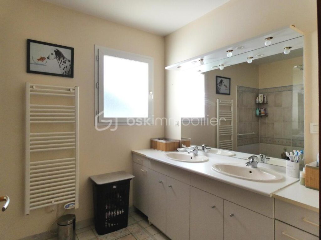 Plain-pied avec 3 chambres – Garage – Piscine – 5 pièces – 3 chambres – 134 m²