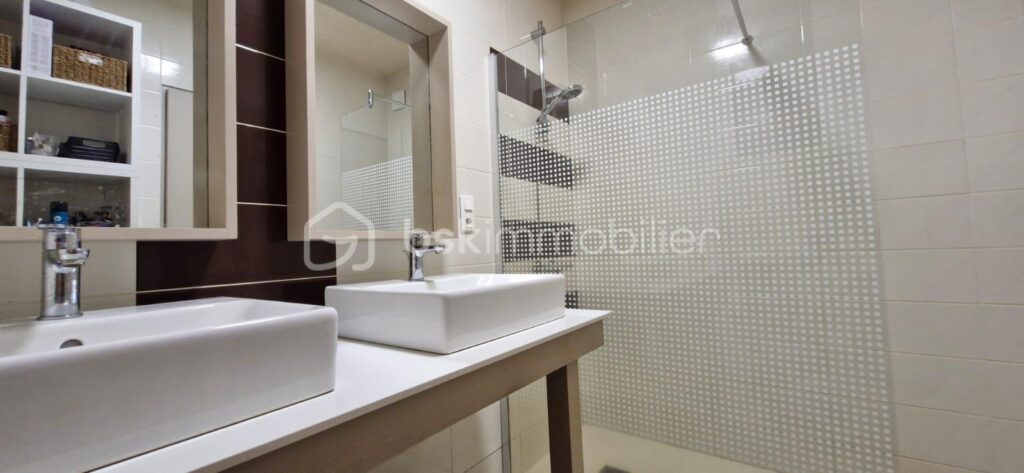 Longère de caractère dans un havre de paix, proche de l’axe RENNES-PARIS – 7 pièces – 5 chambres – 126 m²