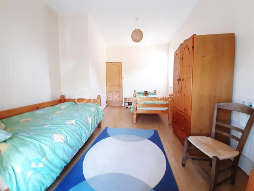 Maison 6 pièces 143 m² – 6 pièces – 5 chambres – 143 m²