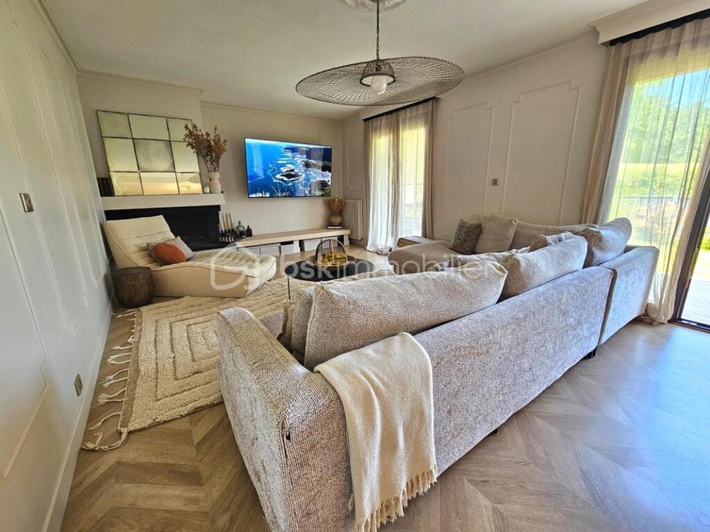 Mansart 7 pièces 216m² indépendant sous-sol DPE C – 7 pièces – 4 chambres – 151 m²