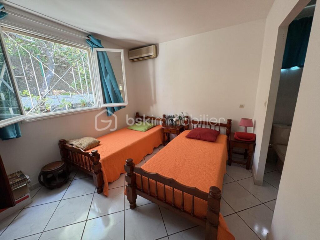 À vendre – Villa vue panoramique à St Gilles les bains – 5 pièces – 4 chambres – 230 m²