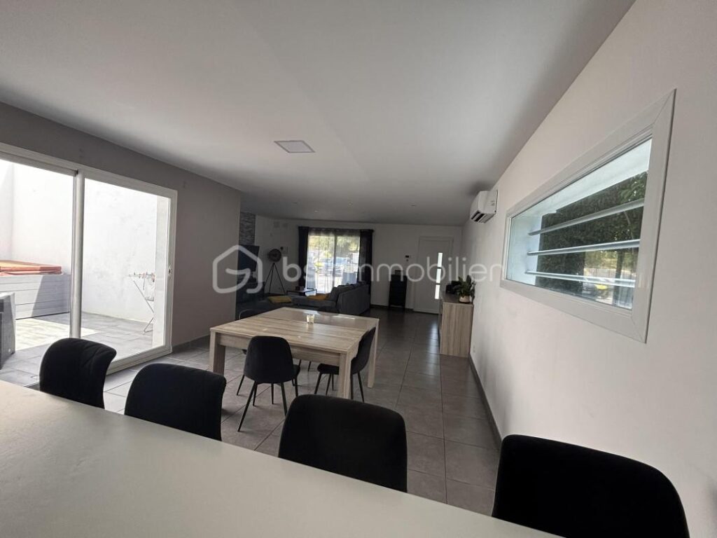 CAPISCOL – VILLA CONTEMPORAINE – 3 CHAMBRES – PISCINE – 4 pièces – 3 chambres – 130 m²