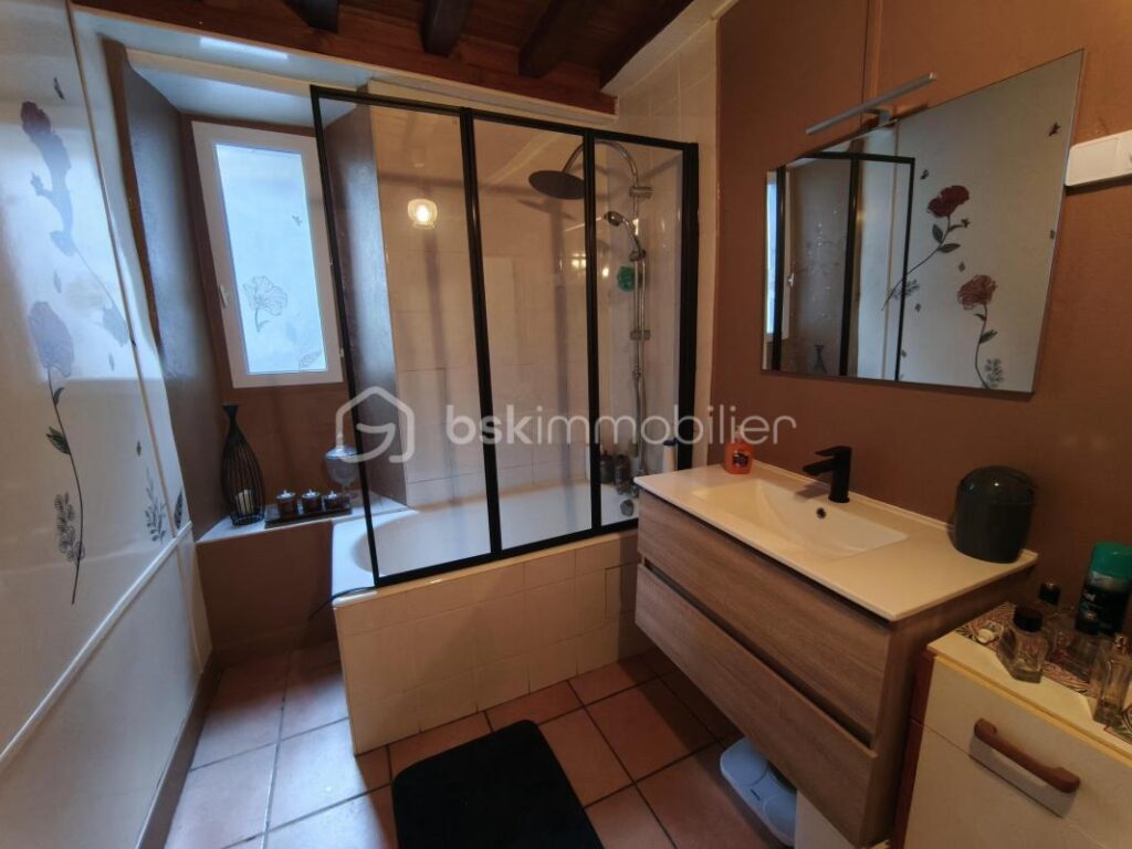 Maison individuelle, grand garage et vue imprenable – 3 pièces – 2 chambres – 110 m²