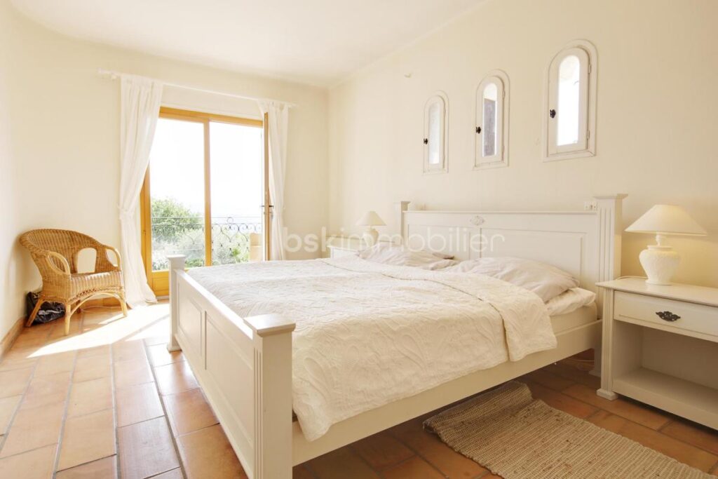 Villa provençale avec vue mer et collines panoramique – Gattières – 6 pièces – 4 chambres – 187 m²