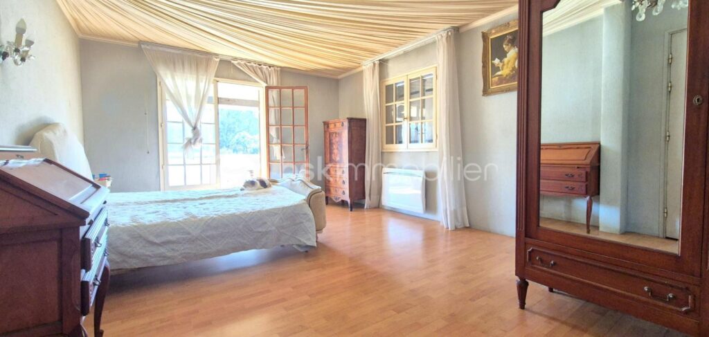 APPARTEMENT 3 pièces 183M² avec terrasse — Possibilité de redistribution ! – 3 pièces – 2 chambres – 160 m²