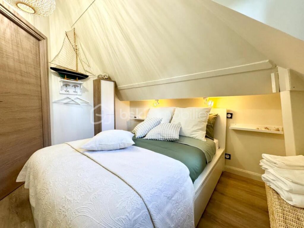 SUPERBE T2 BIS RENOVE ET MEUBLE – 35 M² AU SOL – GOLFE DU MORBIHAN – PISCINE – PARC – 3 pièces – 2 chambres – 25 m²