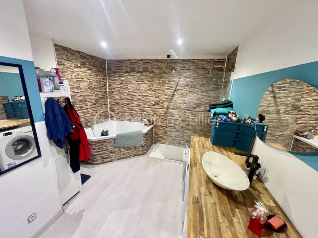 Propriété avec habitation et exploitation agricole – 3,8 ha de prairie – 7 pièces – 4 chambres – 178 m²