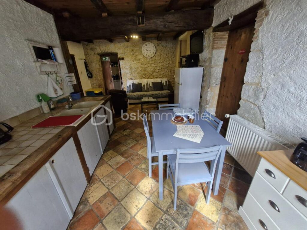 Charmante maison longère de 350m2 à Port-Sainte-Foy-et-Ponchapt – 15 pièces – 8 chambres – 350 m²