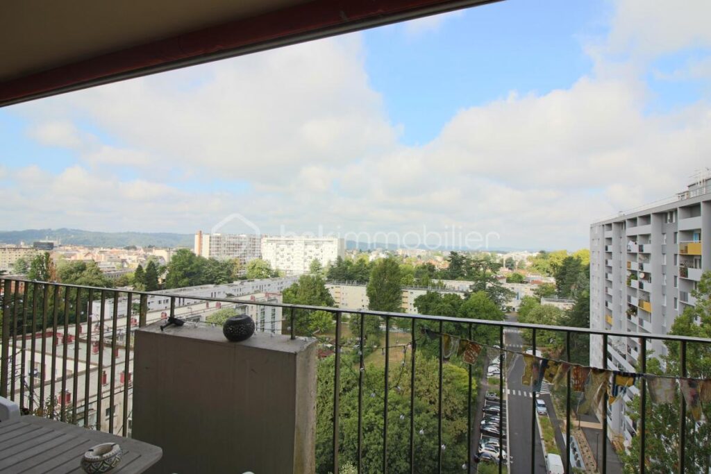 Superbe T4 de 89 m² avec cave et grand balcon loué en collocation – 4 pièces – 3 chambres – 85 m²
