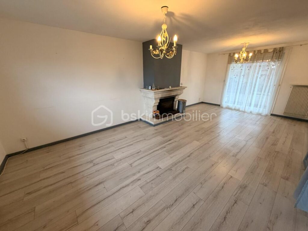 Maison semi mitoyenne avec vue dégagée à 15 min à pied de la mer – 5 pièces – 3 chambres – 119 m²