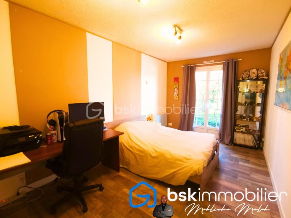 Maison d’Exception à Saint-Privat-des-Vieux – 7 pièces – 4 chambres – 175 m²