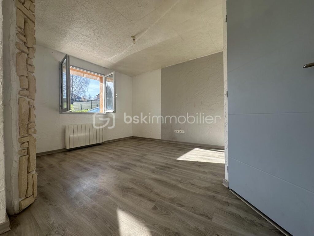 Maison individuelle à Domessin – 142,50 m² habitables – Terrain clos de 1 270 m² – 5 pièces – 3 chambres – 140 m²