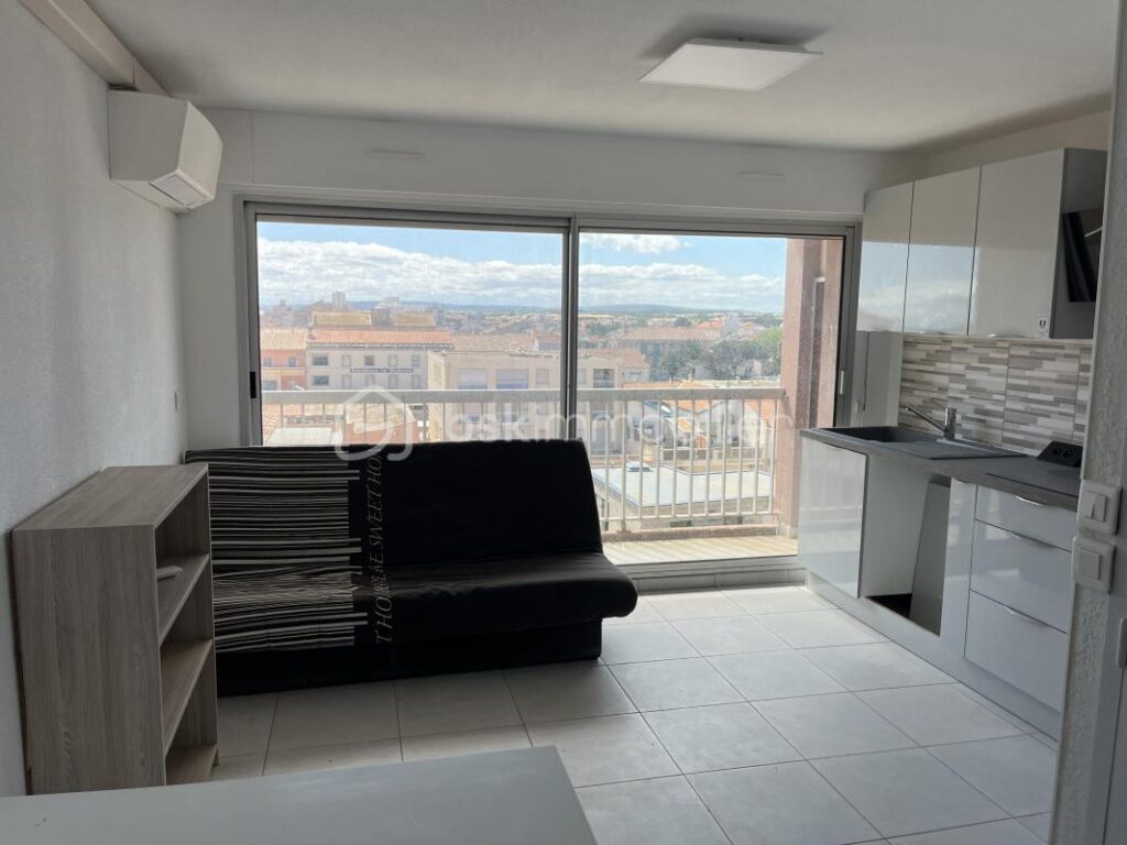 Valras-plage, centre-ville Appartement duplex T3 au 5 eme et dernier étage avec ascenseur possibilité d’acquérir un garage – 3 pièces – 2 chambres – 53 m²