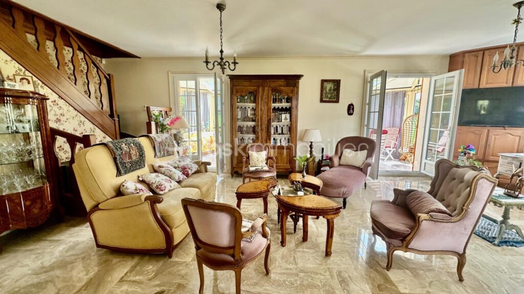 Maison familiale – 7 pièces – 4 chambres – 183 m²