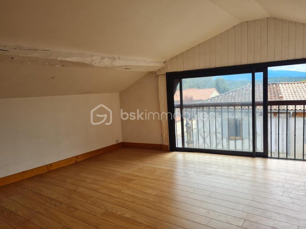 Immeuble au cœur du village – 4 pièces – NR chambres – 111 m²