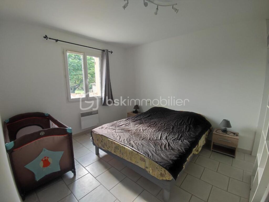 Plain-pied de 2010 avec piscine – 5 pièces – 3 chambres – 100 m²