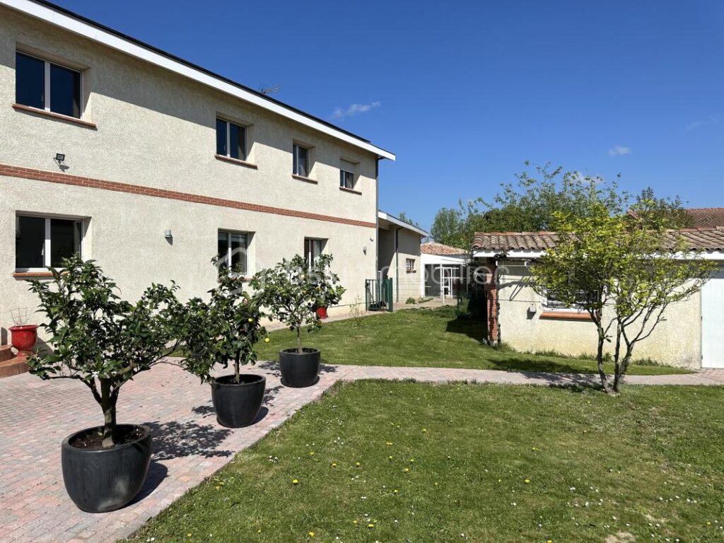 Villa d’architecte – 7 pièces 254M2 – 7 pièces – 6 chambres – 254 m²