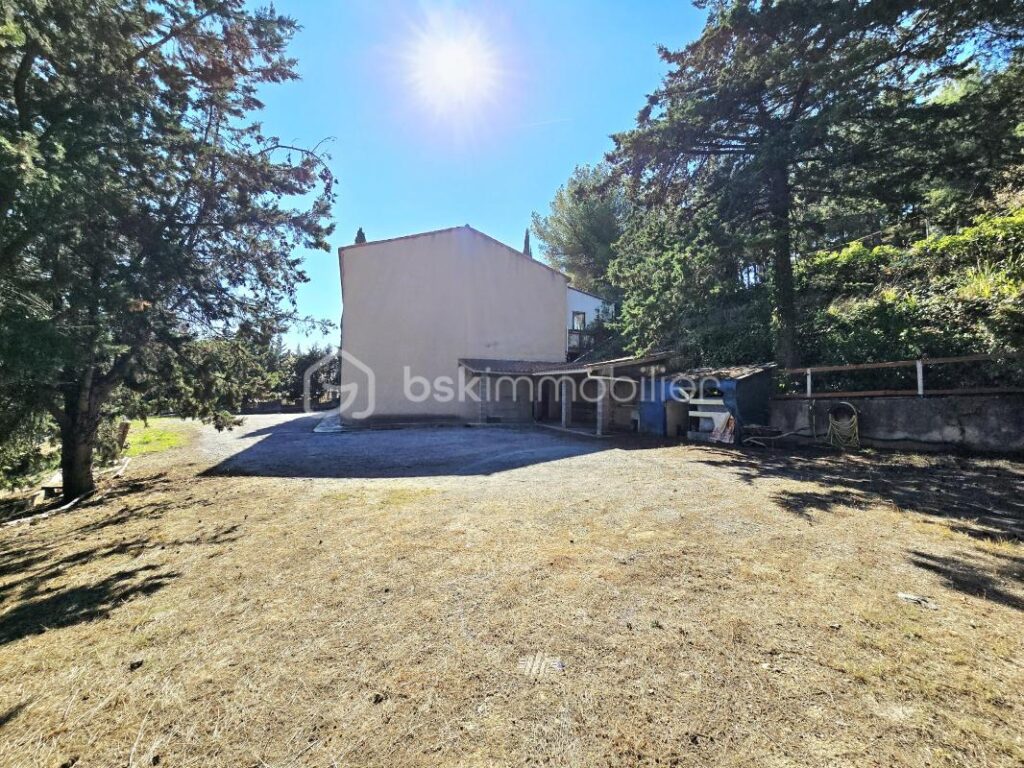 4 FACES – GARAGE 70m² – TROIS CHAMBRES – 5 pièces – 3 chambres – 130 m²