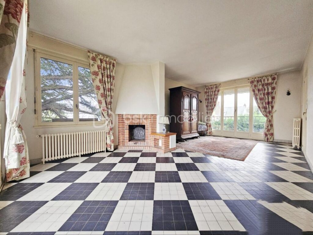 BIEN AVEC VUE IMPRENABLE SUR LA LOIRE – 5 pièces – 3 chambres – 94 m²