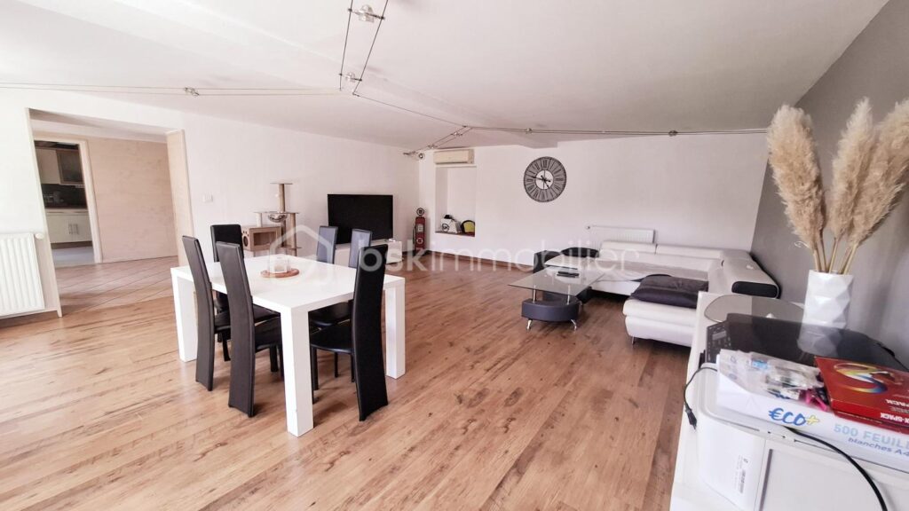 UN SUPERBE APPARTEMENT AVEC UN BEAU JARDIN – 5 pièces – 3 chambres – 131 m²