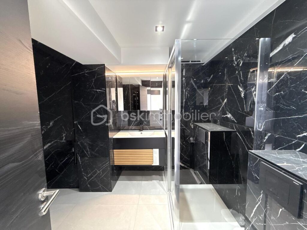 CANNES CROISETTE – APPARTEMENT 2 PIECES – 53M² – TERRASSE 12M² – VUE MER ET PALAIS DES FESTIVALS – PARKING – 2 pièces – 1 chambre – 49 m²