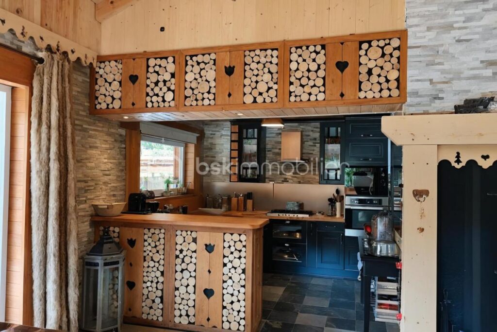 À Vendre : Haut de Chalet à Colmars – Charme et Confort en Montagne – 4 pièces – 3 chambres – 128 m²