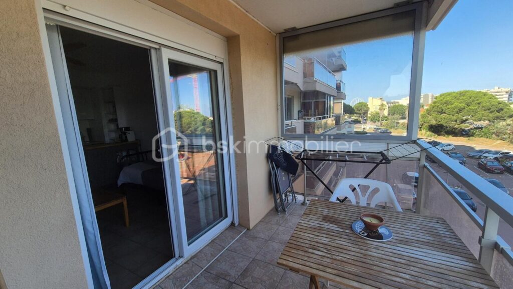 A VENDRE APPARTEMENT STUDIO DE 19M² A CANET EN ROUSSILLON – COTE PORT – TERRASSE – LIBRE DE TOUTE OCCUPATION – 1 pièce – NR chambres – 20 m²