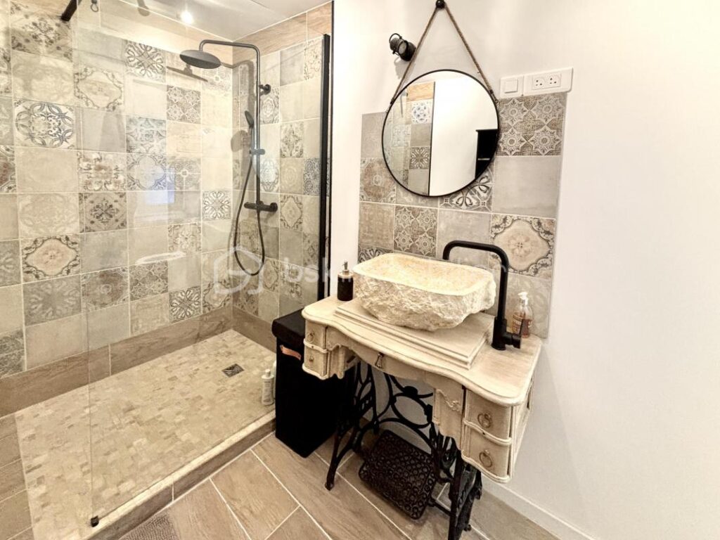 Entre tradition et modernité, découvrez le charme de cette belle maison de village refaite à neuf – 5 pièces – 4 chambres – 113 m²