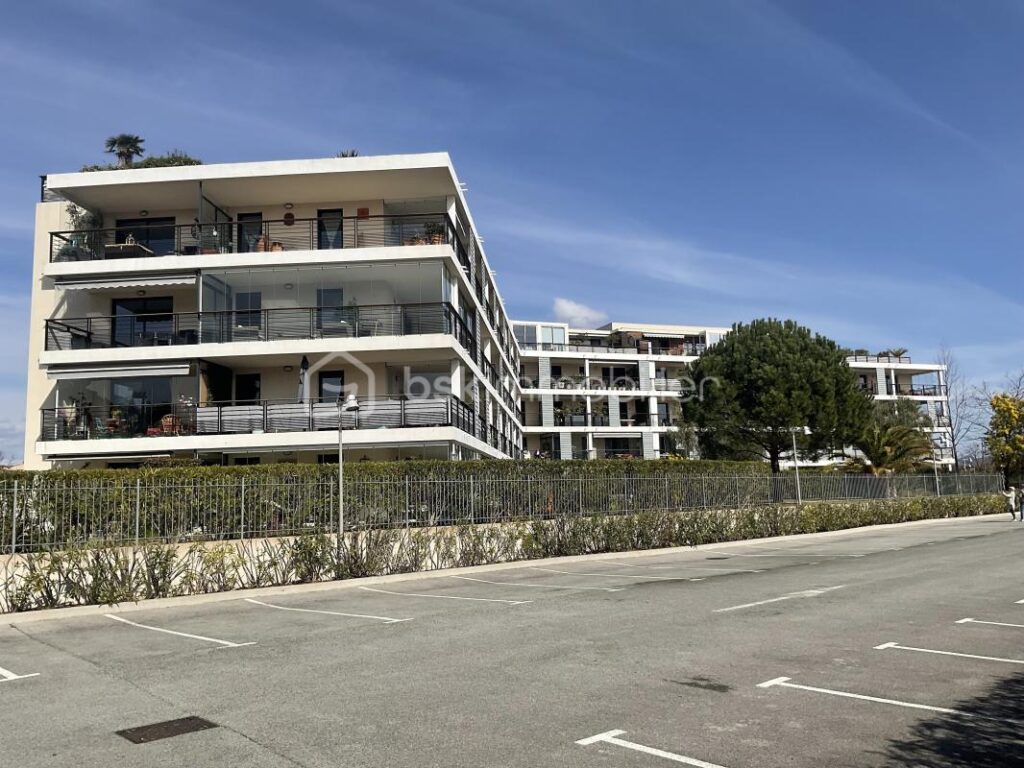 Grand T2 53m2 terrasse 24 m2 garage 18m2 – 2 pièces – 1 chambre – 53 m²