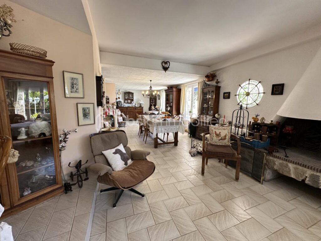 Villa 208 m2 – Vue Rade De TOULON – 7 pièces – 5 chambres – 208 m²