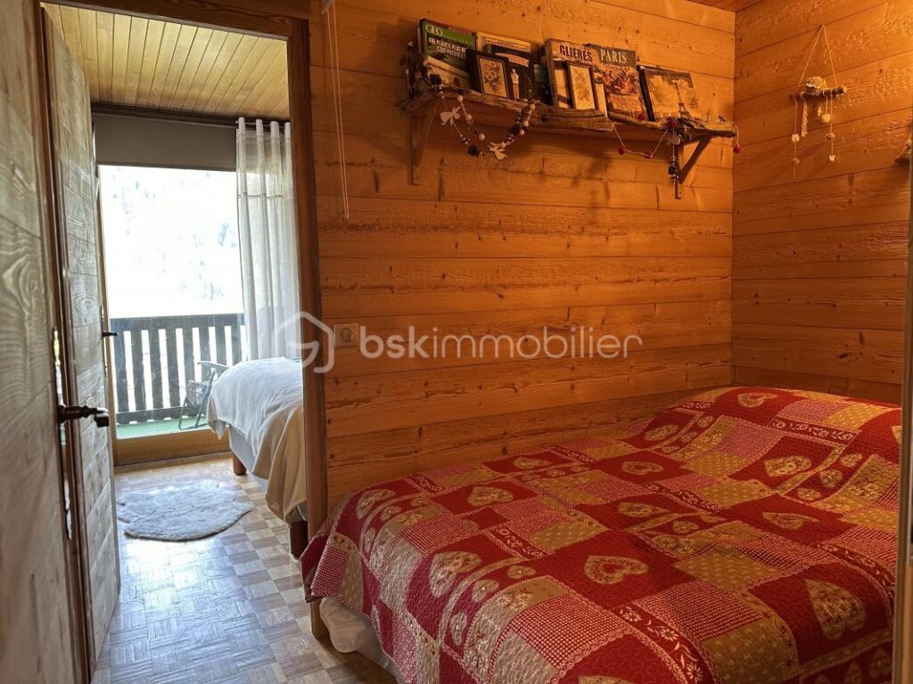 Vue exceptionnelle sur le Pleney – Appartement vendu meublé et équipé ! – 2 pièces – 2 chambres – 49 m²