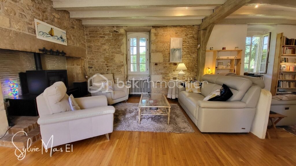 Maison et gîte 15 pièces – 2 piscines Parc arboré – 15 pièces – 9 chambres – 520 m²