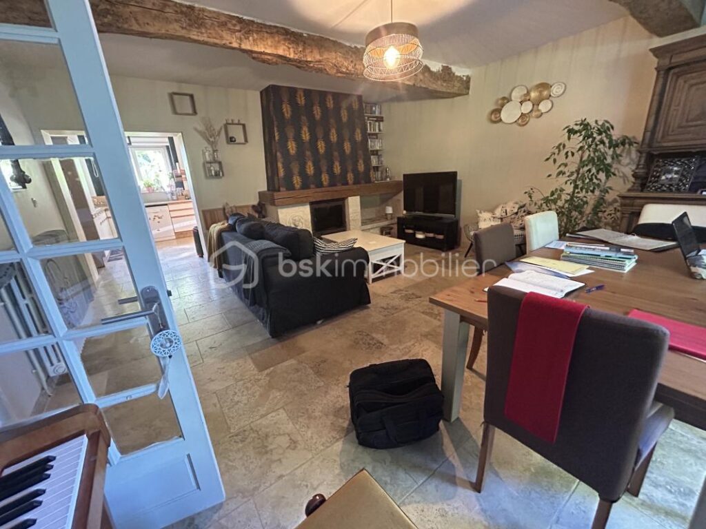 Belle Maison en Pierres – Grand Terrain Arboré – 5 pièces – 4 chambres – 145 m²