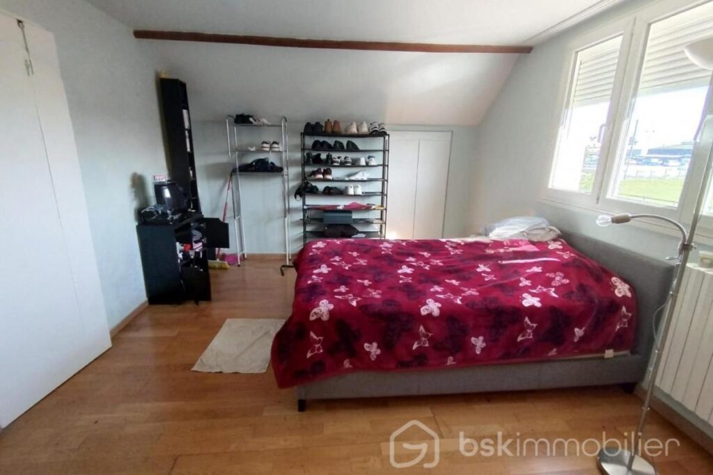 Maison avec terrains divisibles – 6 pièces – 4 chambres – 134 m²