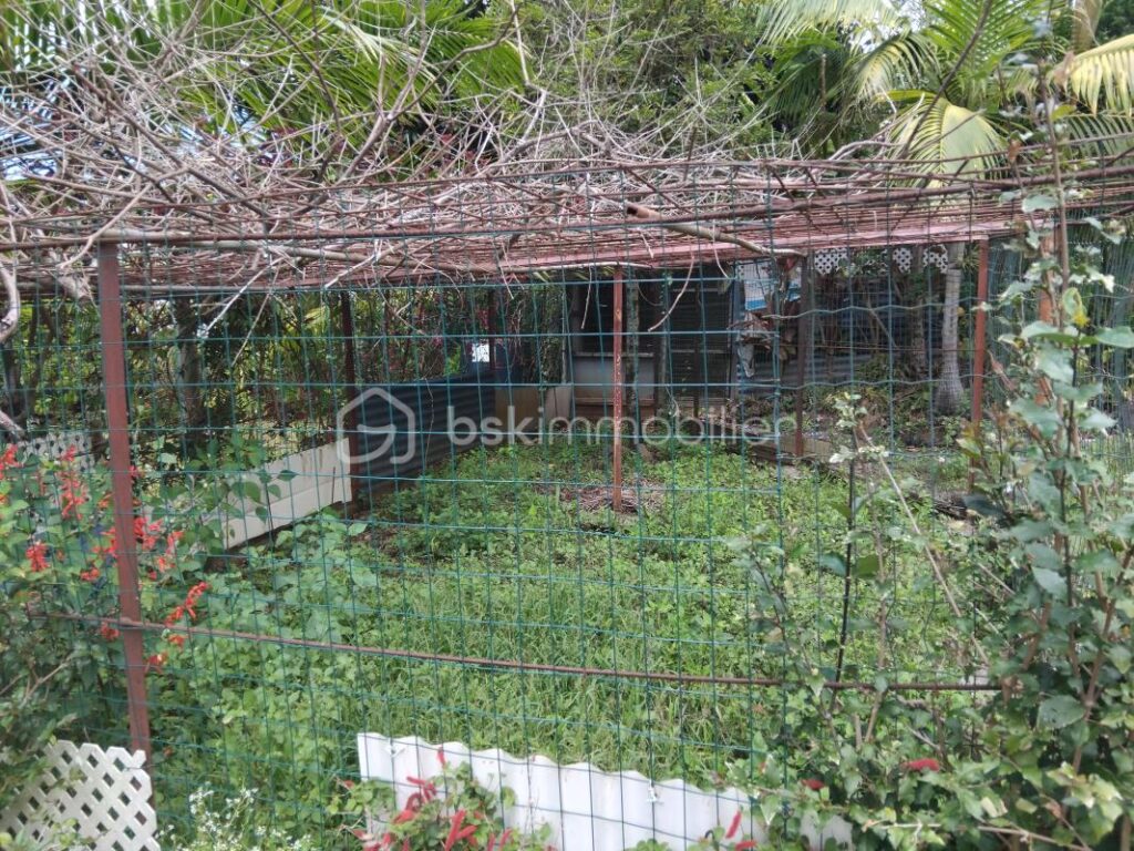 Villa avec piscine jacuzzi et jardin à l’île de la Réunion – 7 pièces – 4 chambres – 171 m²