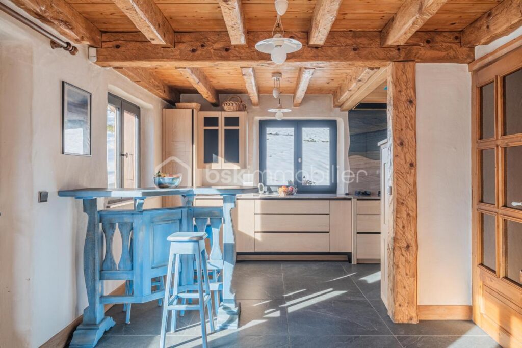 MEGEVE- CHALET FAMILIAL AU COEUR D’UN HAMEAU HISTORIQUE – 12 pièces – 7 chambres – 243 m²