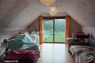 À VENDRE – MAISON ÉCOLOGIQUE & ATYPIQUE POUR AMOUREUX DE LA NATURE – 7856 m² DE TERRAIN – 8 pièces – 5 chambres – 212 m²